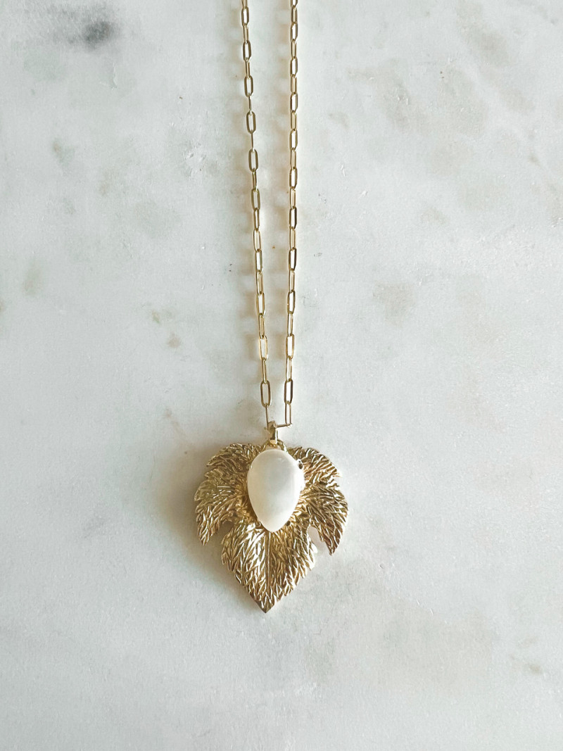 COLAR ELOS E FOLHA EM PRATA DOURADA