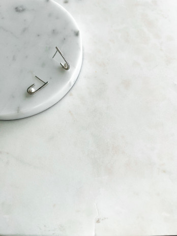 BRINCOS DI PÉROLA PRATA