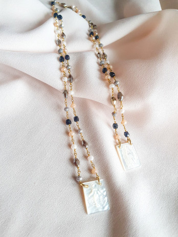 ESCAPULÁRIO TURMALINAS CINZA E MADREPEROLA