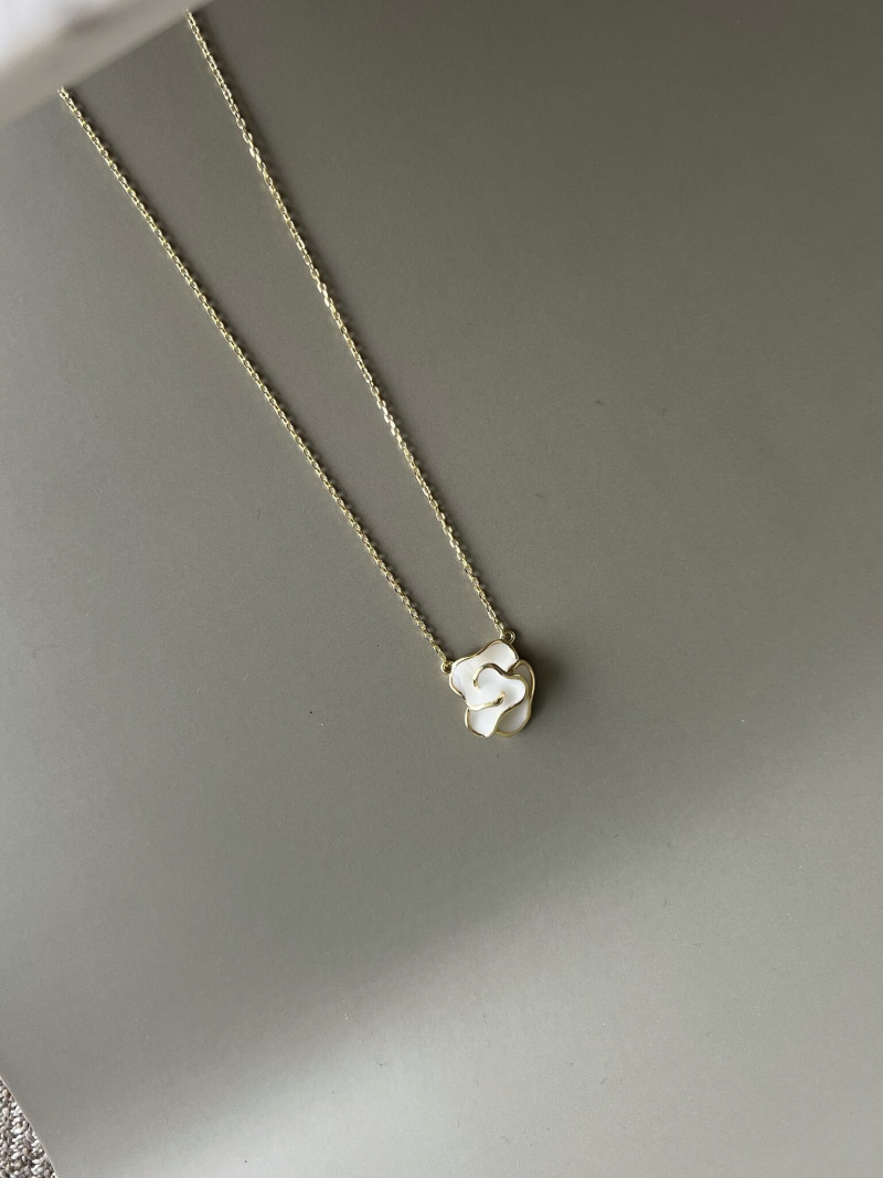 Colar Sevilha Branco Prata Dourada