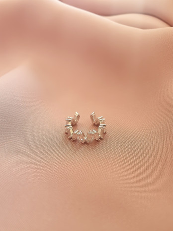 EAR CUFF COM PEDRAS BRANCAS