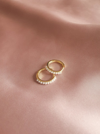 ARGOLAS COM PEROLAS PRATA DOURADA