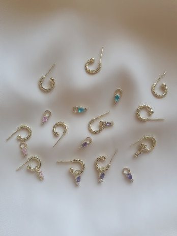 BRINCOS FELICIA PRATA DOURADA