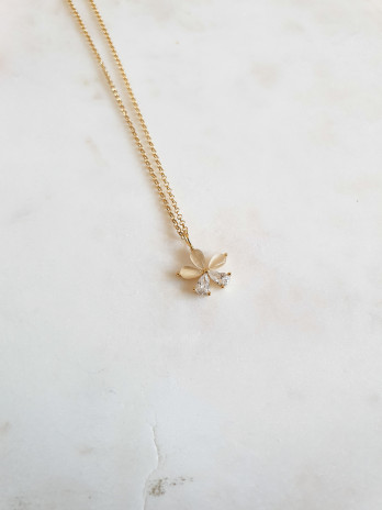 COLAR LOVELY FLOWER PRATA DOURADA