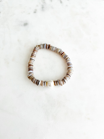 PULSEIRA PEDRAS CASTANHO E PÉROLA PRATA DOURADA