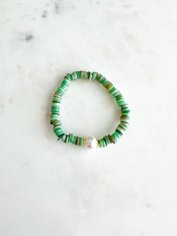 PULSEIRA PEDRAS VERDES E PÉROLA PRATA DOURADA