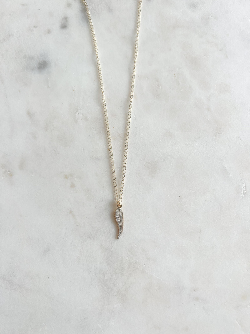 Colar Feather Prata dourada