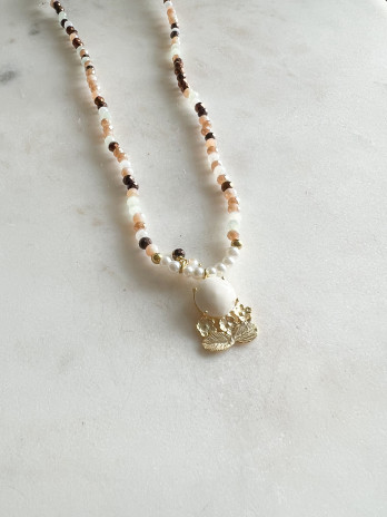 Colar Turmalinas Flor Branca Prata Dourada