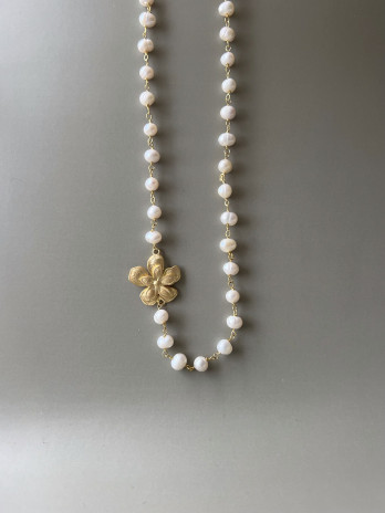 Colar Flor e Pérolas Prata Dourada