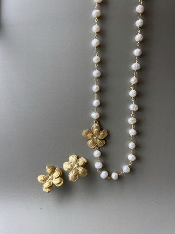 Colar Flor e Pérolas Prata Dourada