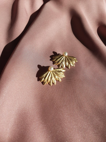 BRINCOS LEQUE FOLHA COM PEROLA