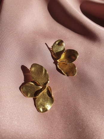 BRINCOS PÉTALAS PRATA DOURADA